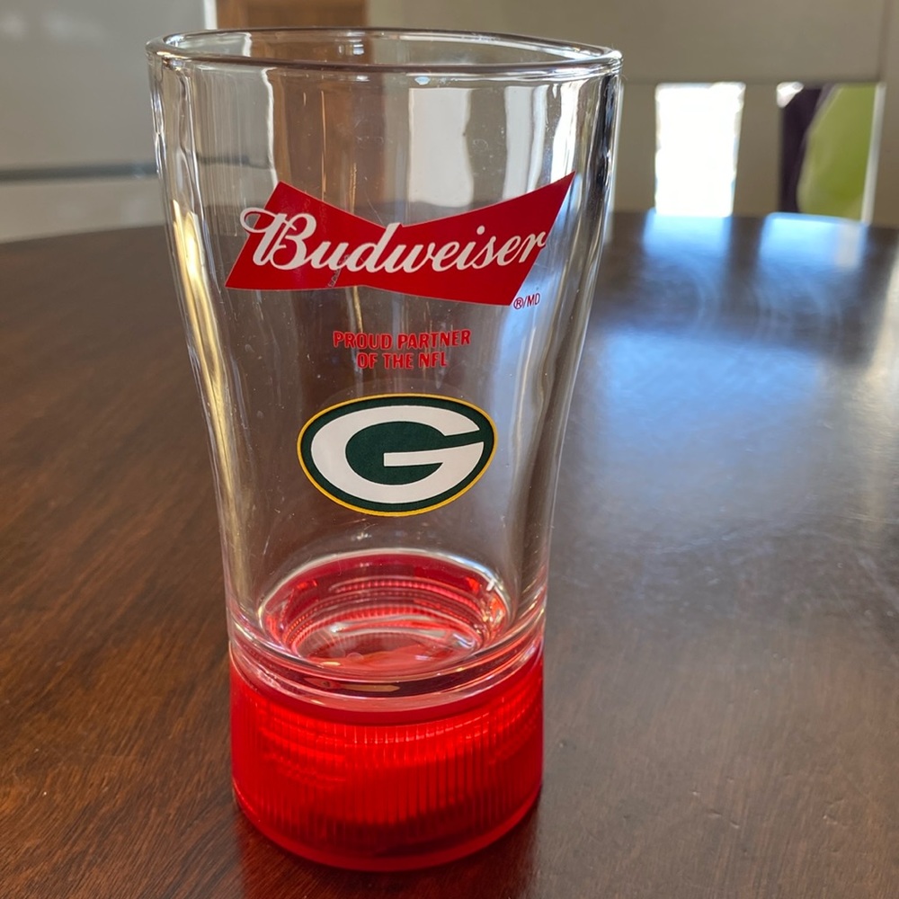 🏈🍺Budweiser light up touchdown Green Bay Packers/football glass sync to app.